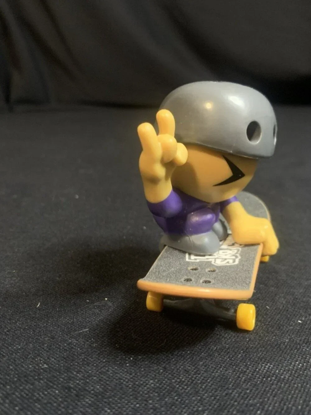Tech Deck Sk8 Crew Figure And Board Collectible Skater Toy Series 1